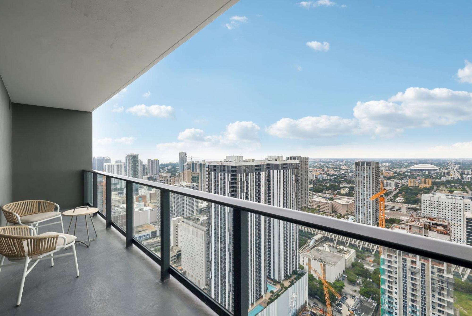 Stunning Lux 2 Bed 2 Bath With Panoramic View From Balcony