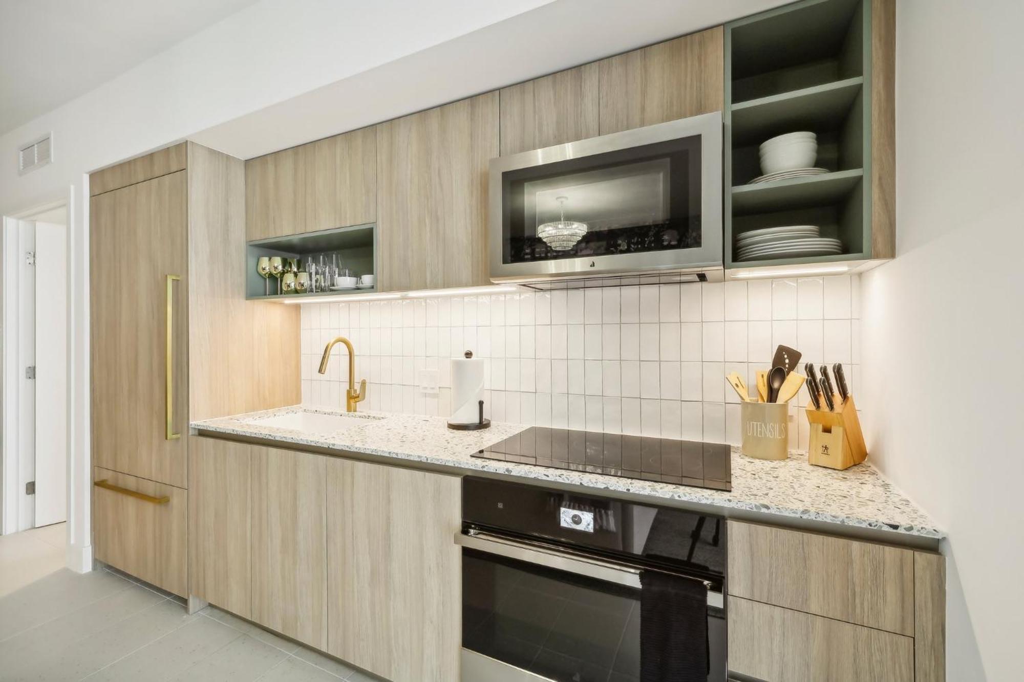 Stunning Lux 2 Bed 2 Bath With Panoramic View From Balcony Aparthotel