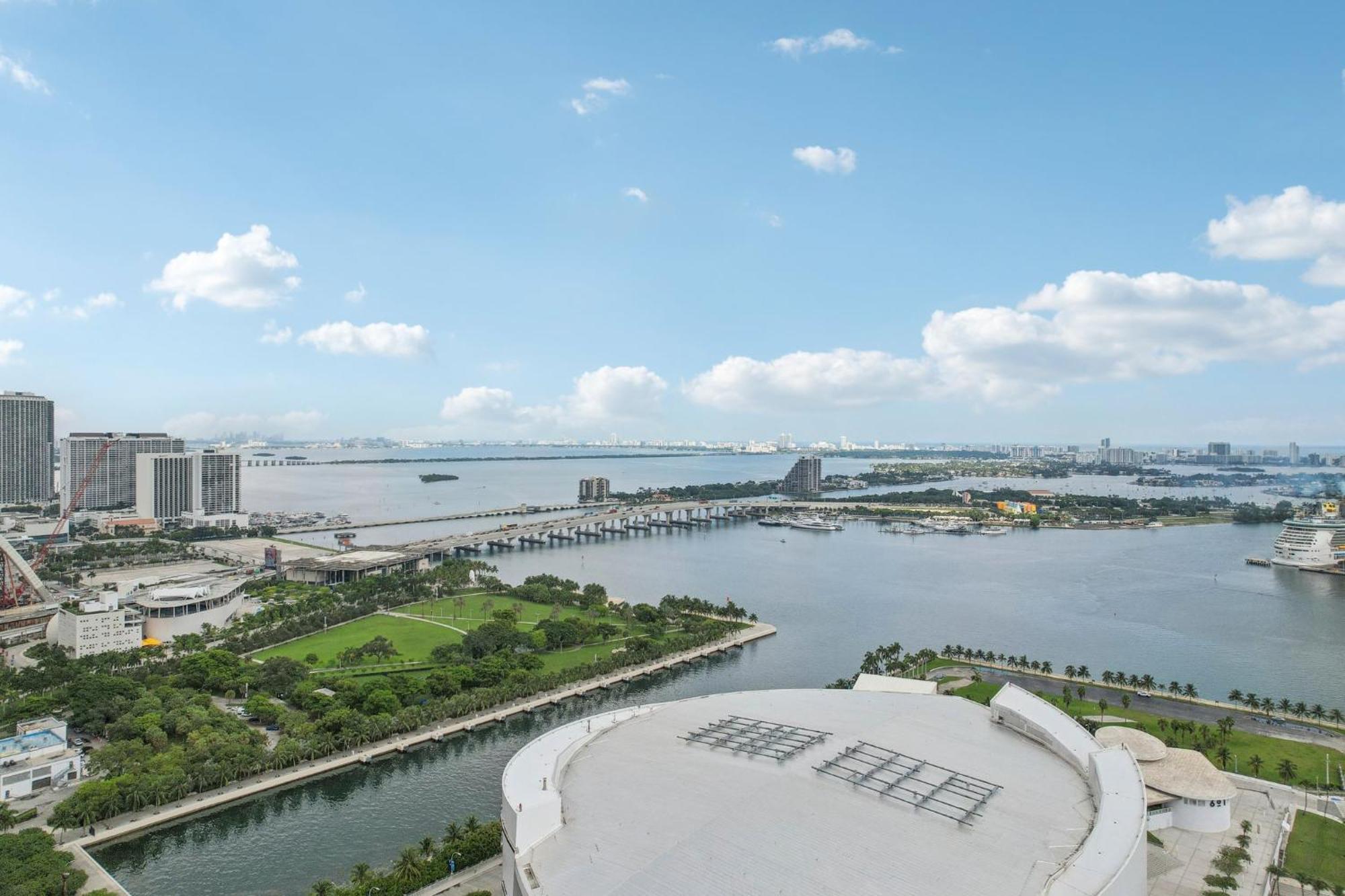 Aparthotel Stunning Lux 2 Bed 2 Bath With Panoramic View From Balcony