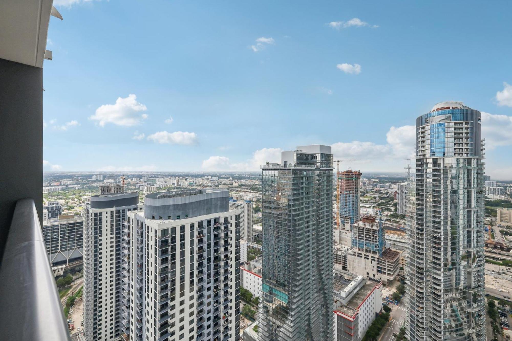 Stunning Lux 2 Bed 2 Bath With Panoramic View From Balcony Aparthotel *
