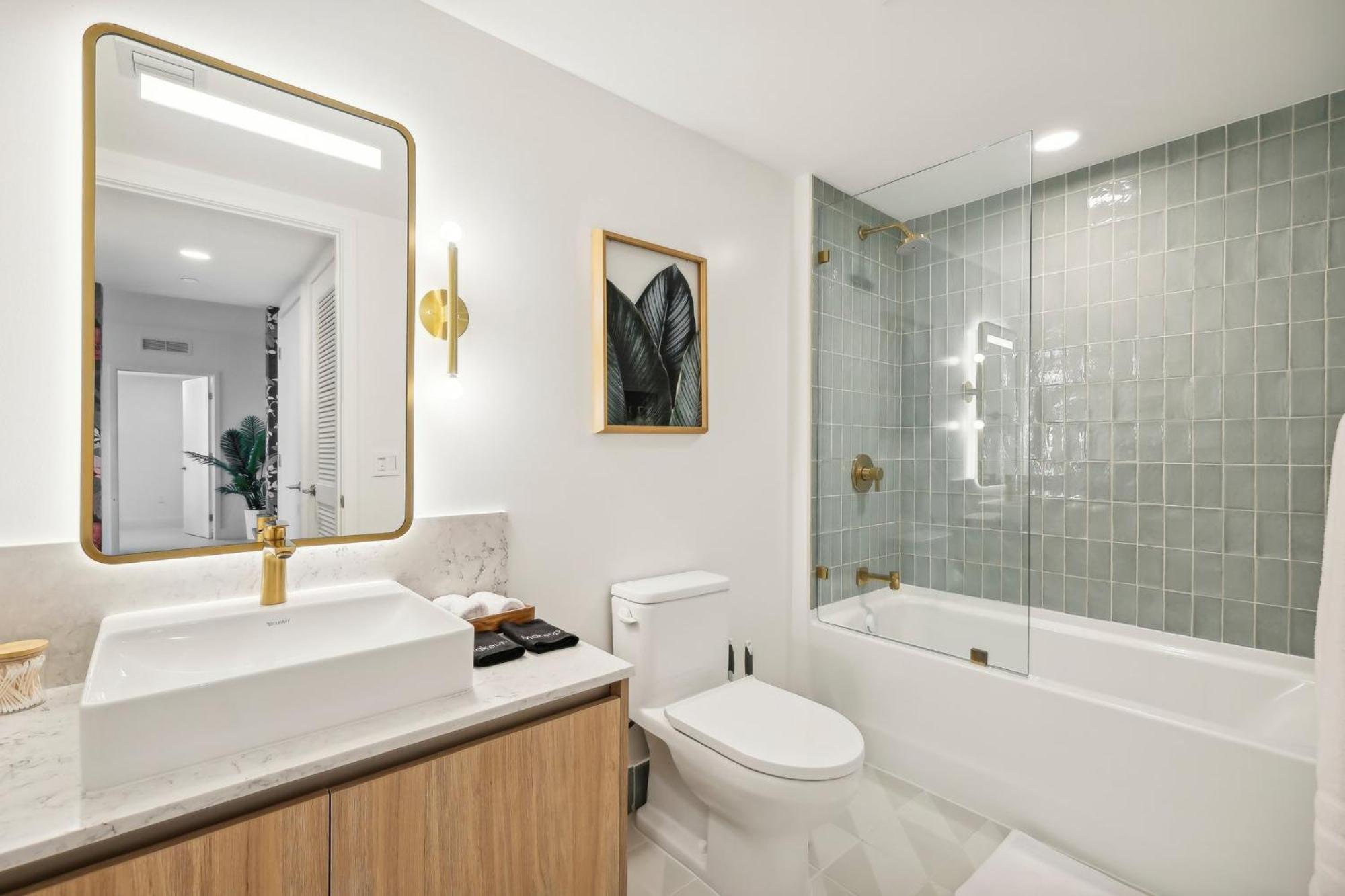 Stunning Lux 2 Bed 2 Bath With Panoramic View From Balcony