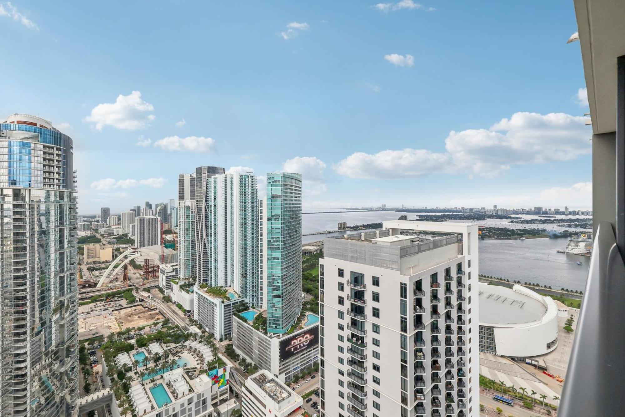 Aparthotel Stunning Lux 2 Bed 2 Bath With Panoramic View From Balcony