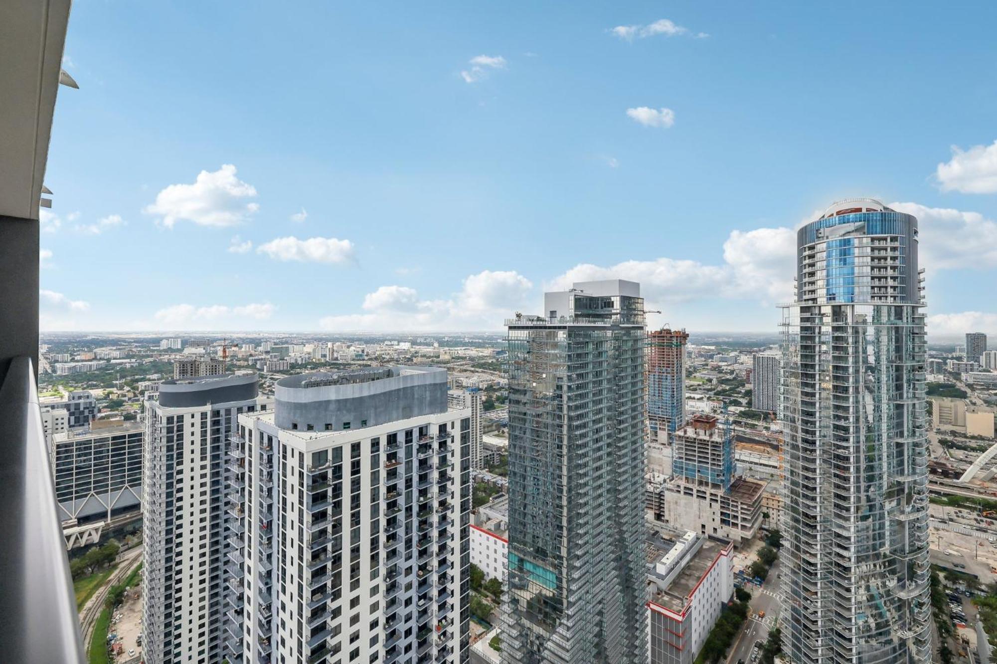 Stunning Lux 2 Bed 2 Bath With Panoramic View From Balcony