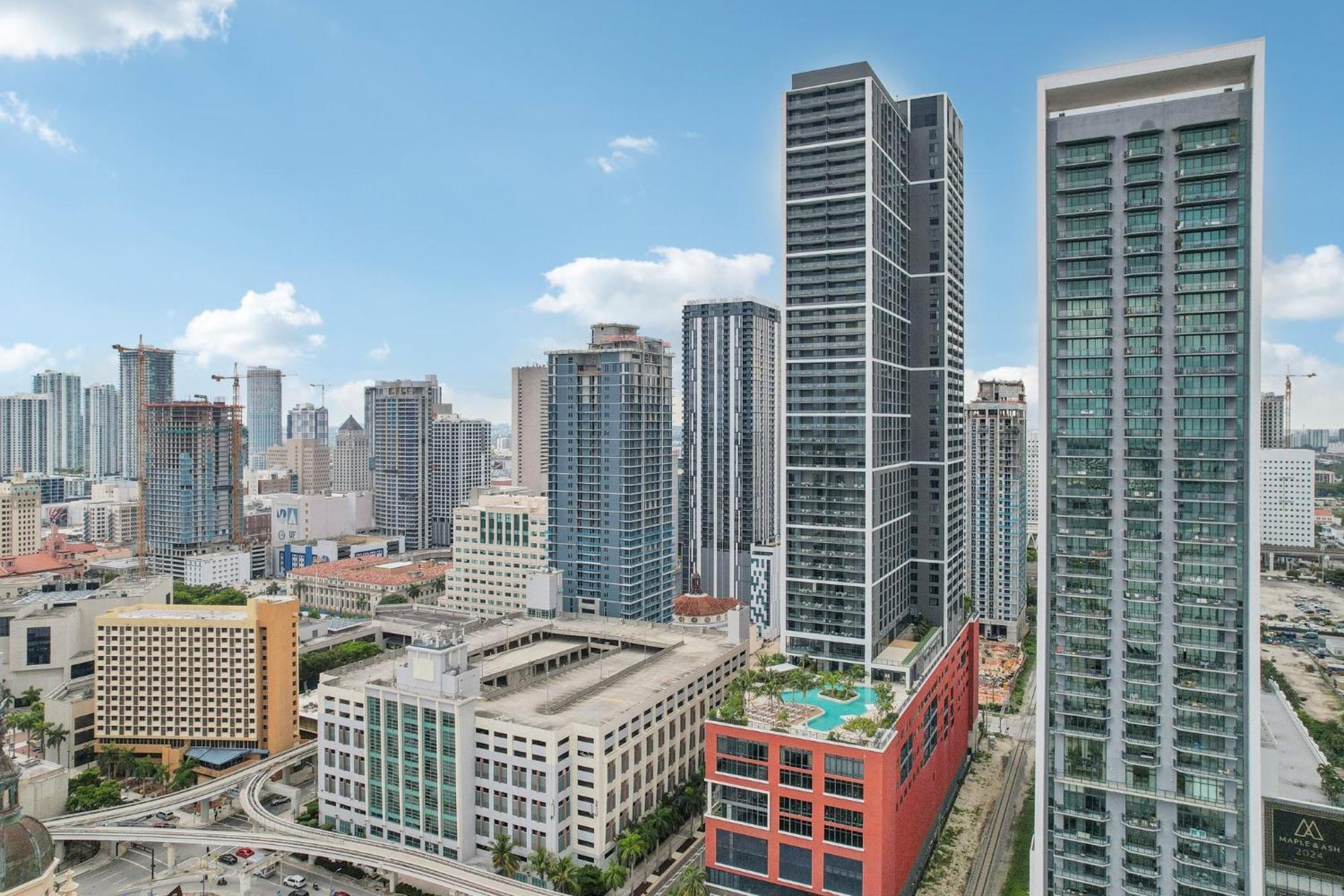 Stunning Lux 2 Bed 2 Bath With Panoramic View From Balcony Aparthotel