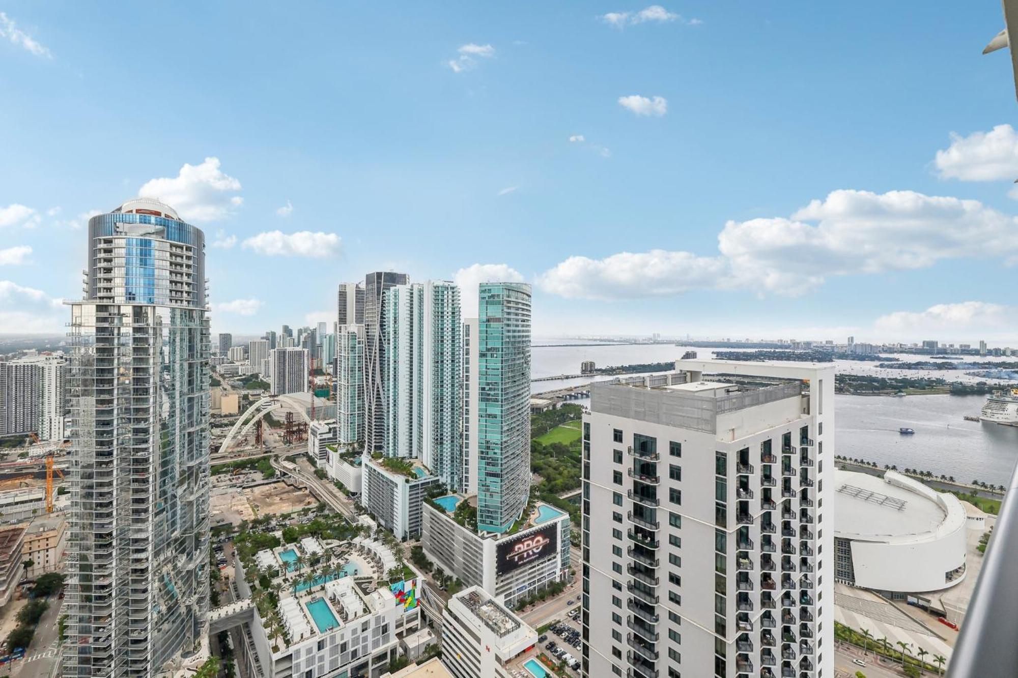 Aparthotel Stunning Lux 2 Bed 2 Bath With Panoramic View From Balcony