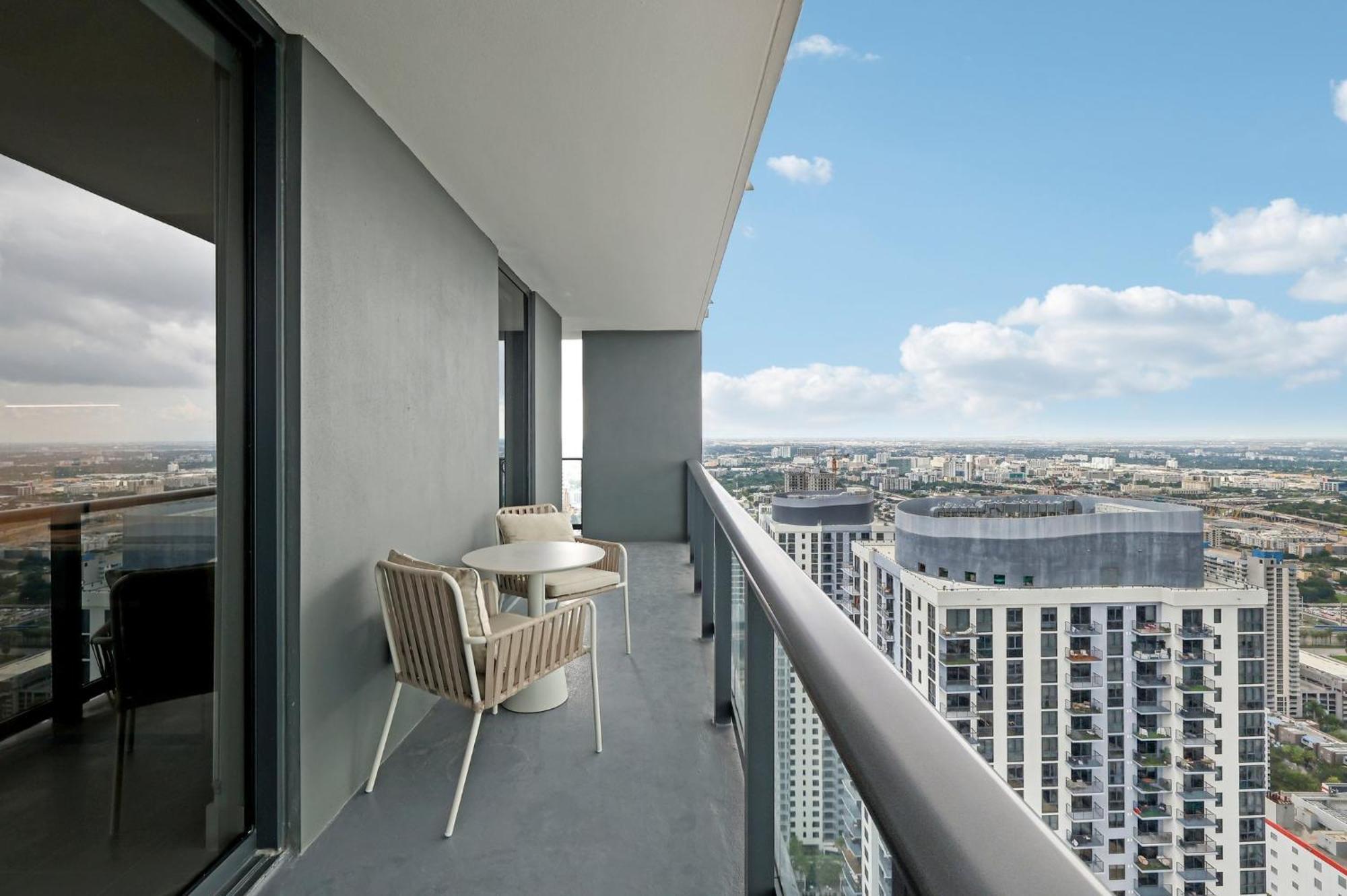 Stunning Lux 2 Bed 2 Bath With Panoramic View From Balcony Aparthotel *