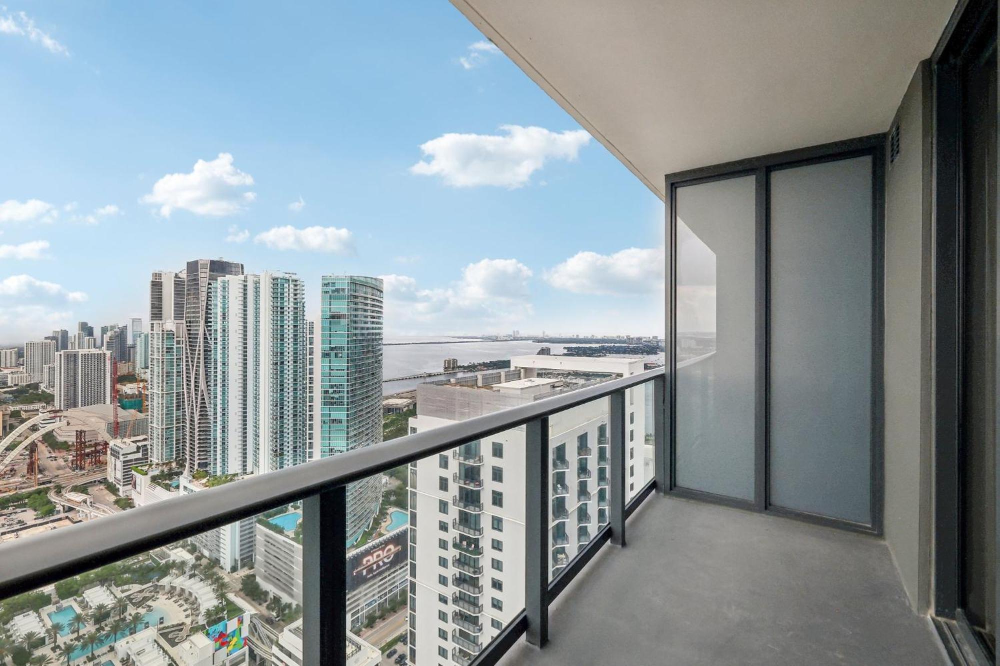 Aparthotel Stunning Lux 2 Bed 2 Bath With Panoramic View From Balcony *