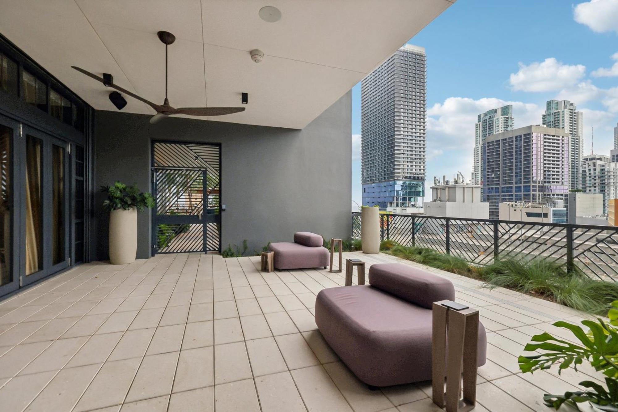 Stunning Lux 2 Bed 2 Bath With Panoramic View From Balcony