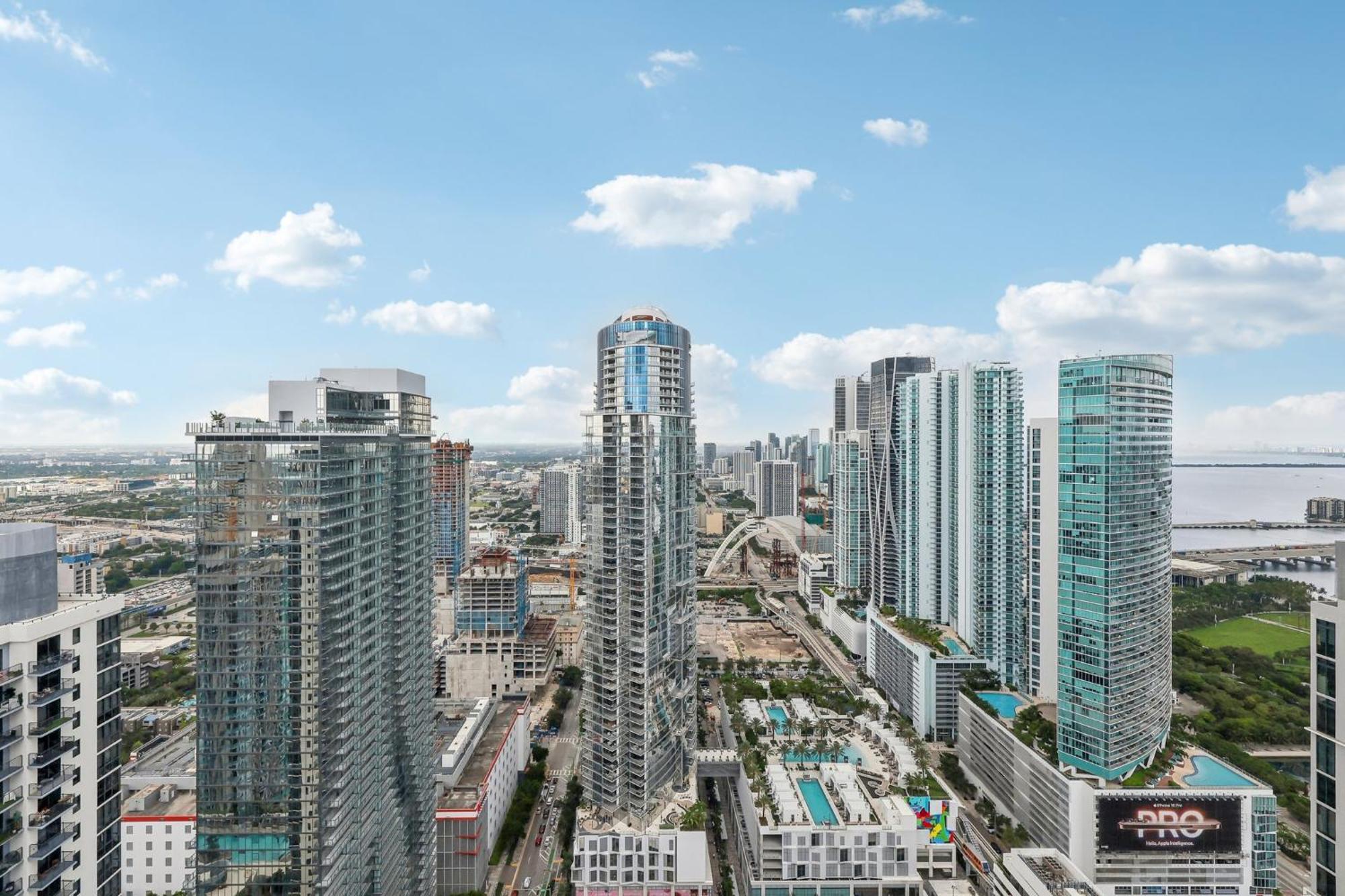 Stunning Lux 2 Bed 2 Bath With Panoramic View From Balcony Aparthotel